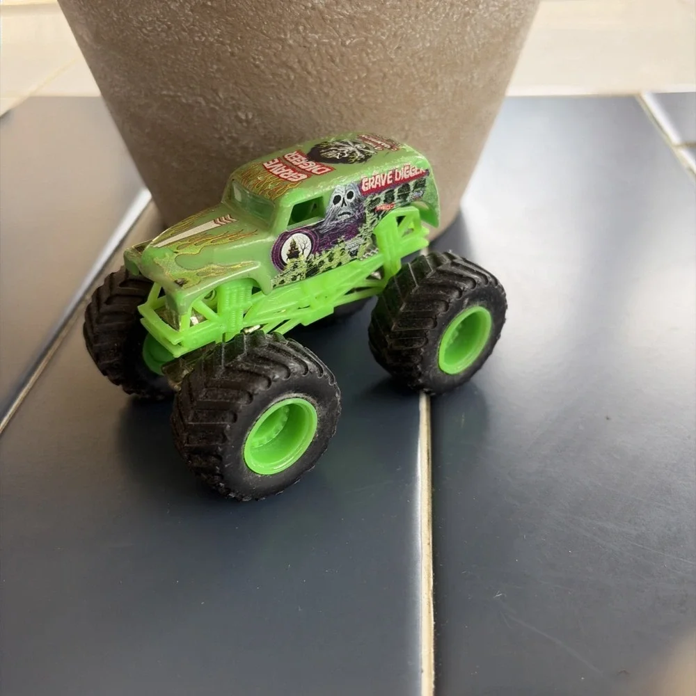 Hot Wheels Monster Jam Lot of 6 Diecast Mud Series Monster Trucks 1:64 (E3)